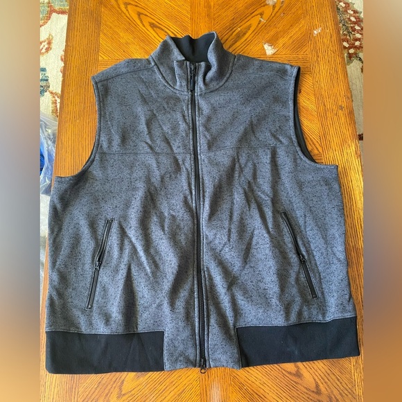 Men's Gray Sleeveless Jacket - Picture 2 of 6